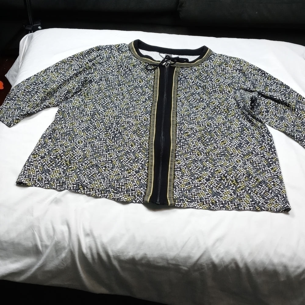CJ Banks zippered 3/4 sleeved top